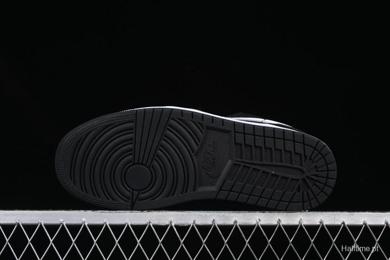 Nike Air Jordan 1 Low Retro Basketball Shoes in Black and White - 553558-043
